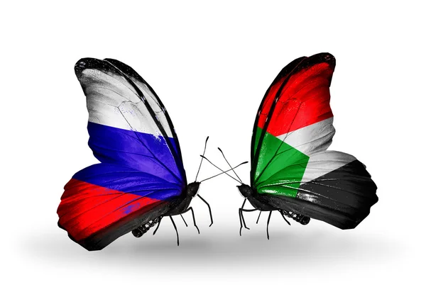 Twee vlinders met vlaggen van Rusland en Soedan op vleugels — Stockfoto