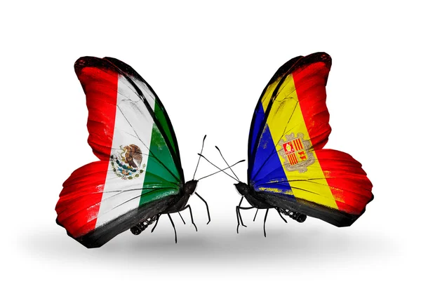 Dos mariposas con banderas de México y Andorra en alas —  Fotos de Stock
