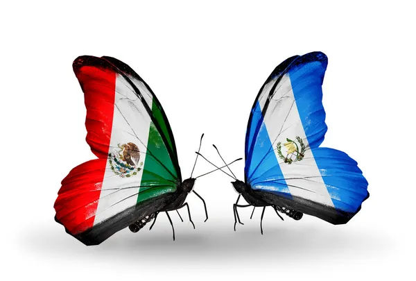 Dos mariposas con banderas de México y Guatemala en alas —  Fotos de Stock