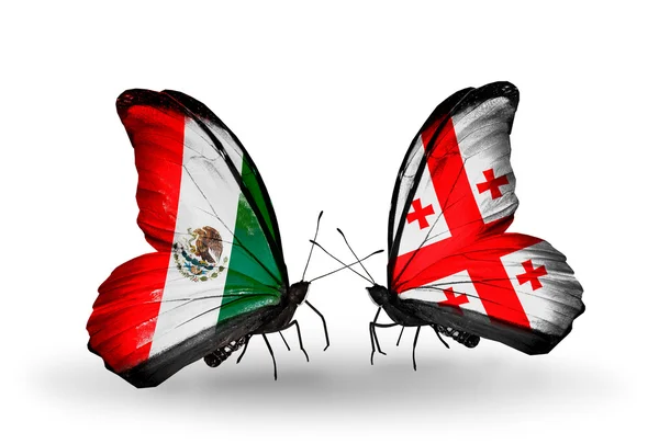 Δύο πεταλούδες με σημαίες του Μεξικού και της Γεωργίας σχετικά με φτερά — Φωτογραφία Αρχείου
