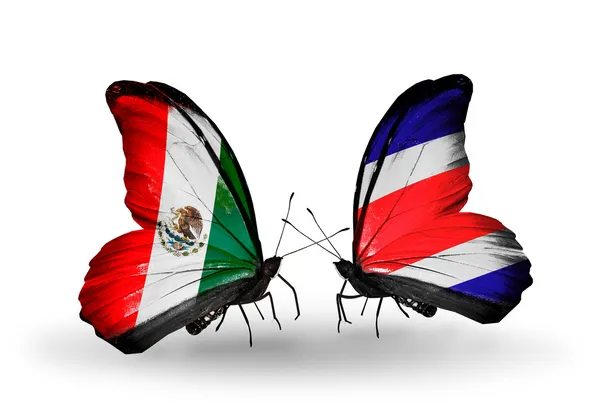 Dva motýli s vlajkami Mexika a costa rica na křídlech — Stock fotografie