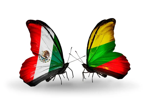 Dwa motyle z flagami Meksyk i Litwy na skrzydłach — Zdjęcie stockowe