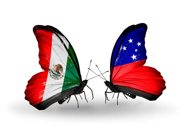Zwei Schmetterlinge mit mexikanischen Flaggen und Samoa auf Flügeln — Stockfoto