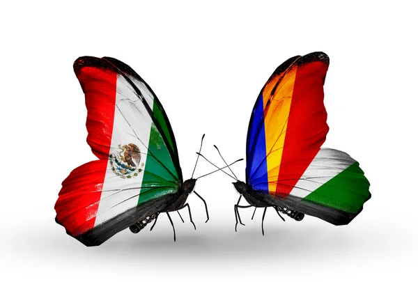 Dos mariposas con banderas de México y Seychelles en alas —  Fotos de Stock