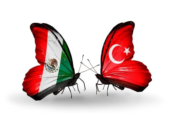 Deux papillons avec des drapeaux du Mexique et de la Turquie sur les ailes — Photo