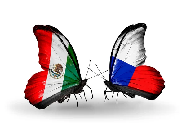Duas borboletas com bandeiras do México e checo em asas — Fotografia de Stock