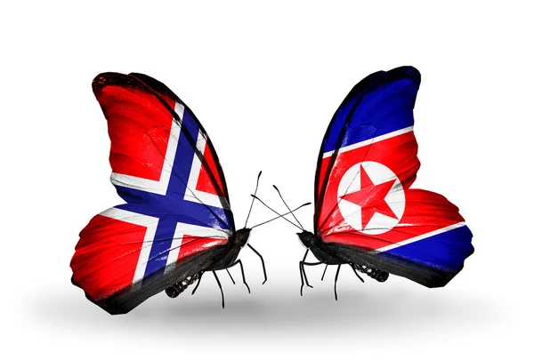 Farfalle con bandiere Norvegia e Corea del Nord sulle ali — Foto Stock