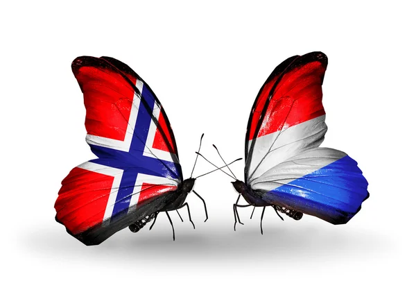 Papillons avec drapeaux Norvège et Luxembourg sur les ailes — Photo