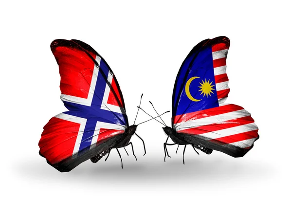 Schmetterlinge mit norwegischen und malaysischen Flaggen auf Flügeln — Stockfoto