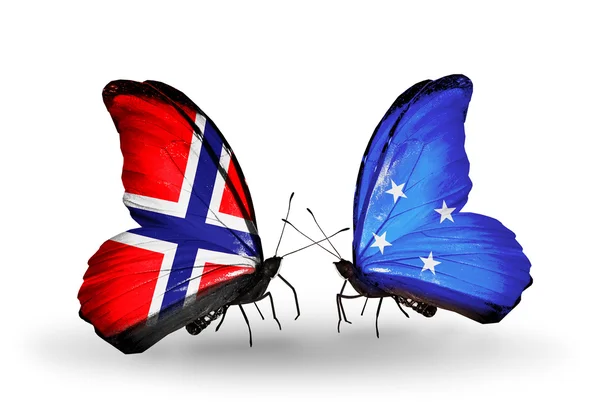 Mariposas con banderas de Noruega y Micronesia en alas — Foto de Stock