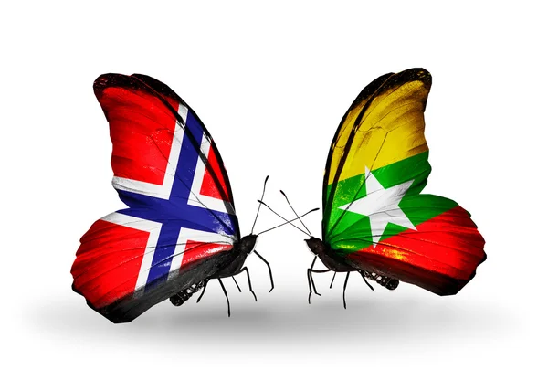 Mariposas con banderas de Noruega y Myanmar en alas — Foto de Stock