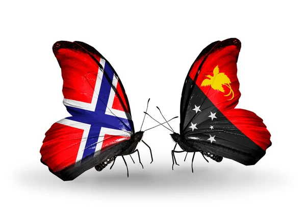 与挪威和巴布亚新几内亚的国旗，翅膀上的蝴蝶 — 图库照片