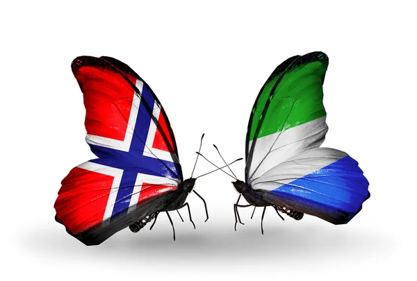 Farfalle con bandiere Norvegia e Sierra Leone sulle ali — Foto Stock