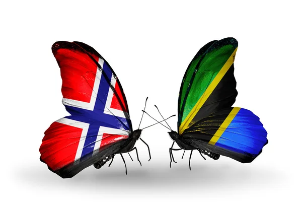 Mariposas con banderas de Noruega y Tanzania en alas — Foto de Stock