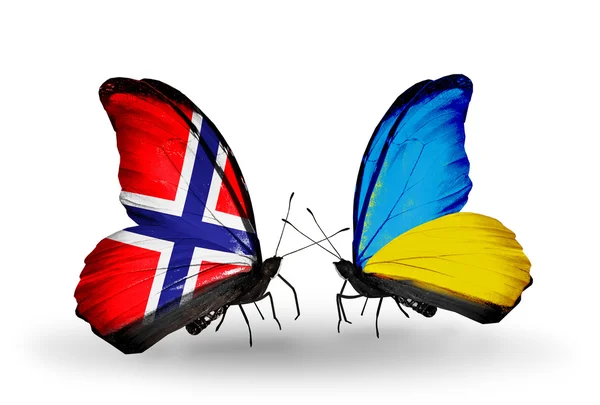 Schmetterlinge mit norwegischen und ukrainischen Flaggen auf Flügeln — Stockfoto