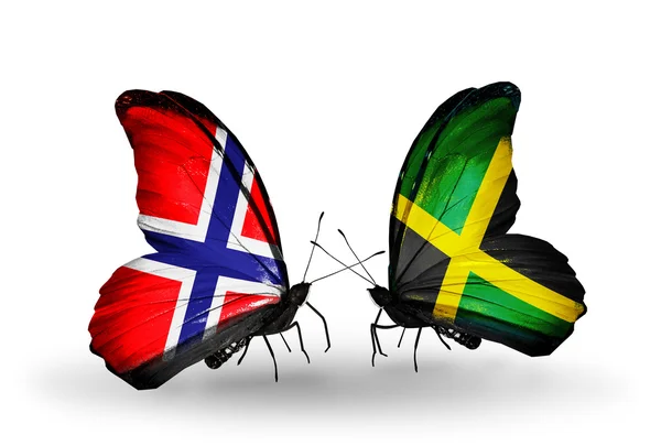 Farfalle con bandiere di Norvegia e Giamaica sulle ali — Foto Stock
