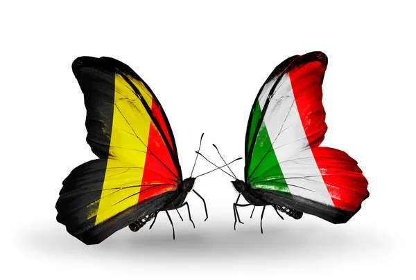 Borboletas com bandeiras da Bélgica e Itália em asas — Fotografia de Stock