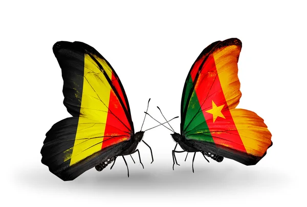 Motýli s Belgií a Kamerunu vlajky na křídlech — Stock fotografie