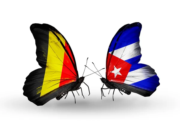 Mariposas con banderas de Bélgica y Cuba en alas — Foto de Stock