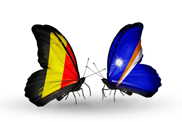 Mariposas con banderas de Bélgica e Islas Marshall en alas —  Fotos de Stock