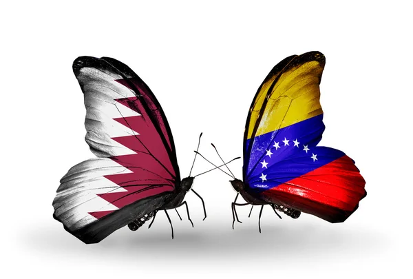 Vlinders met qatar en venezuela vlaggen op vleugels — Stockfoto