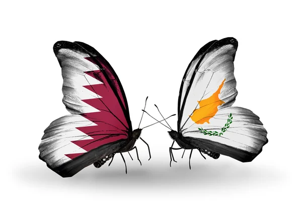 Motyle z katar i Cypr flagi na skrzydłach — Zdjęcie stockowe