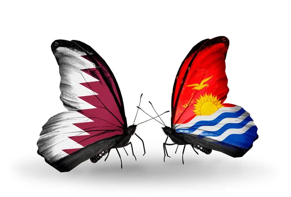 Бабочки с флагами Катара и Кирибати на крыльях — стоковое фото