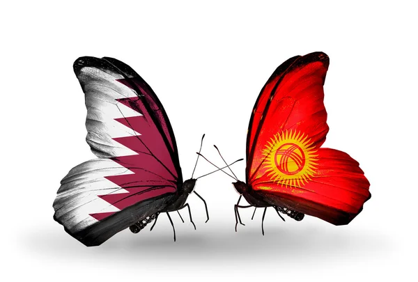 Papillons avec drapeaux du Qatar et du Kirghizistan sur les ailes — Photo