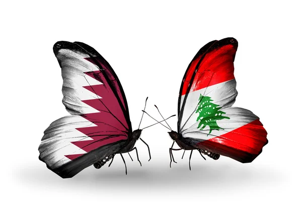 蝴蝶翅膀上的卡塔尔和黎巴嫩的标志 — 图库照片