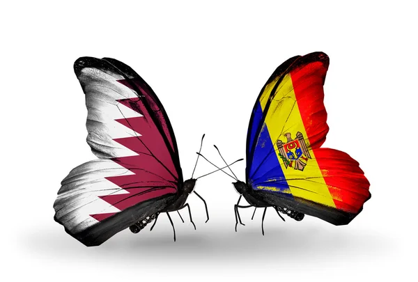 Mariposas con banderas de Qatar y Moldavia en alas —  Fotos de Stock