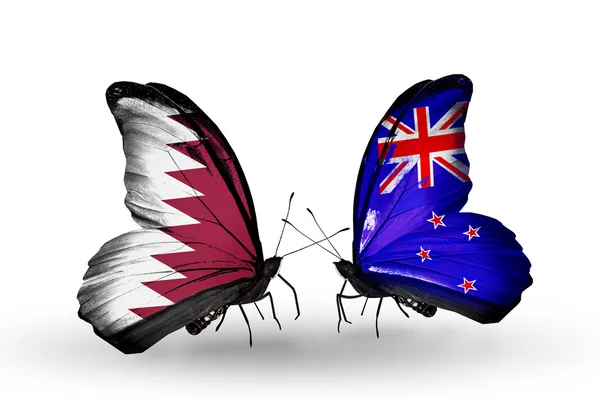 翼にカタールとニュージーランドのフラグと蝶 — ストック写真