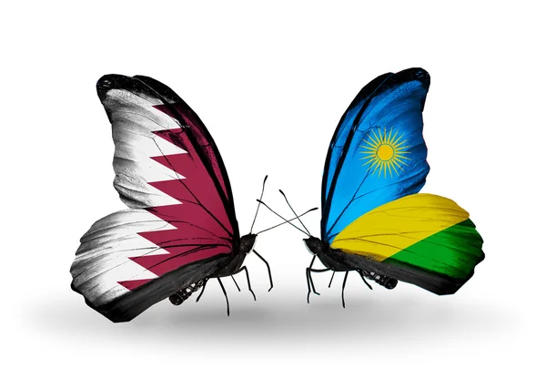 蝴蝶翅膀上的卡塔尔和卢旺达标志 — 图库照片