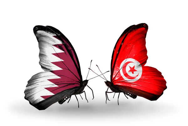 Pillangók szárnyain Katar és Tunézia zászlókkal — Stock Fotó