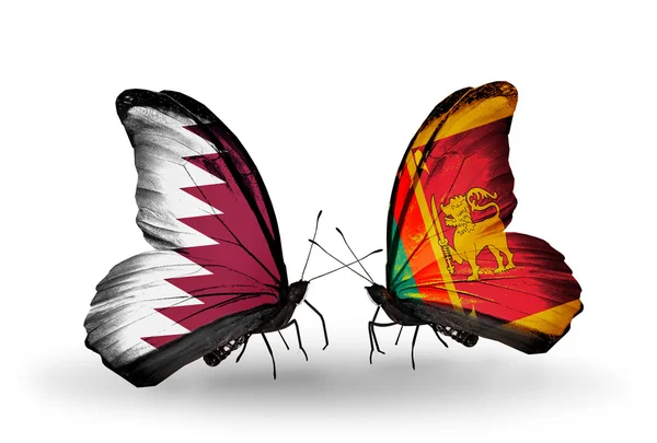 Pillangók szárnyain Katar és Srí lanka zászlókkal — Stock Fotó