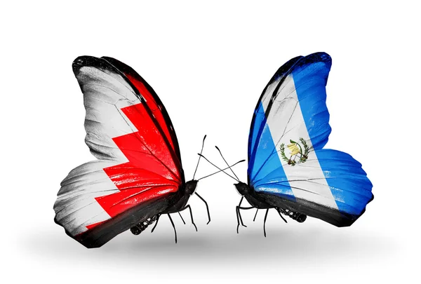 Farfalle con bandiere Bahrain e Guatemala sulle ali — Foto Stock
