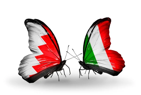 Mariposas con banderas de Bahréin e Italia en alas —  Fotos de Stock