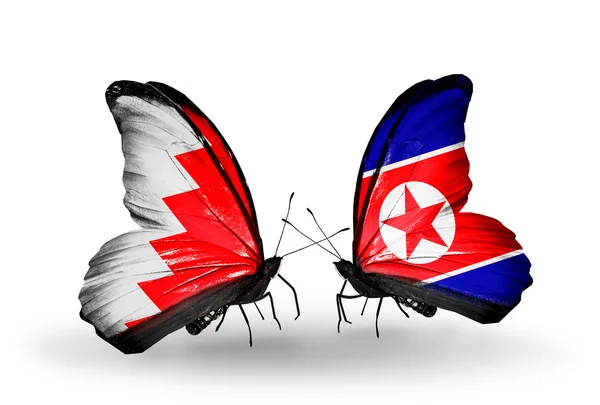 Farfalle con bandiere Bahrain e Corea del Nord sulle ali — Foto Stock