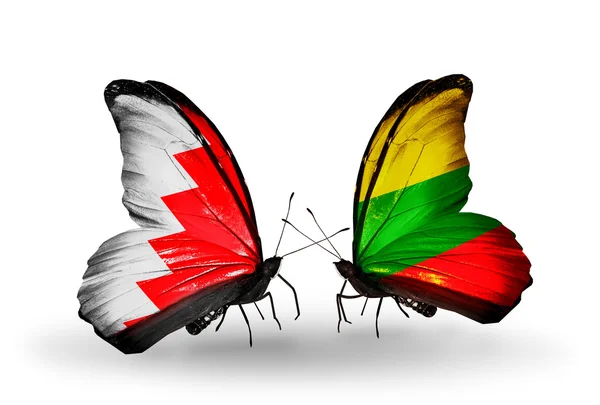 Mariposas con banderas de Bahréin y Lituania en alas — Foto de Stock