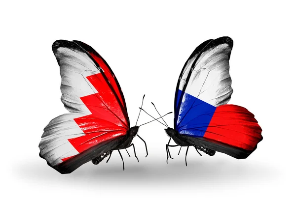 Fjärilar med bahrain och tjeckiska flaggor på vingar — Stockfoto