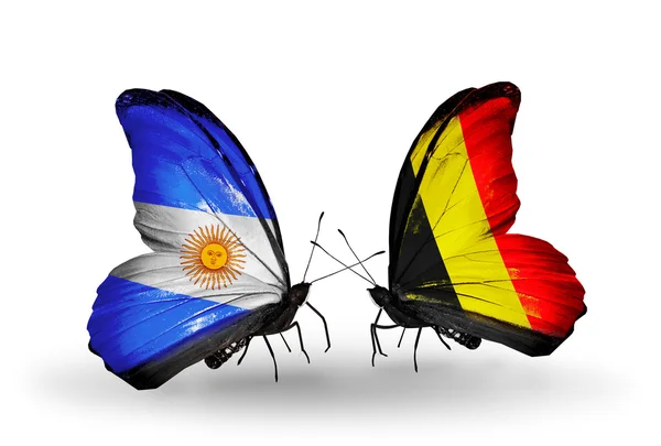 Schmetterlinge mit argentinischen und belgischen Flaggen auf Flügeln — Stockfoto
