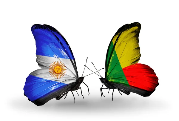 Fjärilar med argentina och benin flaggor på vingar — Stockfoto