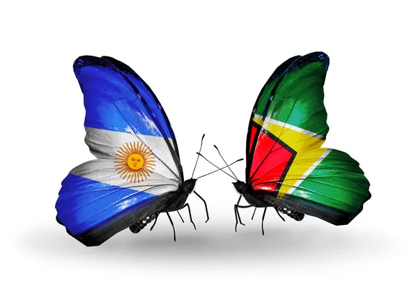 Farfalle con bandiere Argentina e Guyana sulle ali — Foto Stock