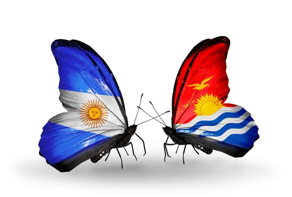 Mariposas con banderas de Argentina y Kiribati en alas — Foto de Stock