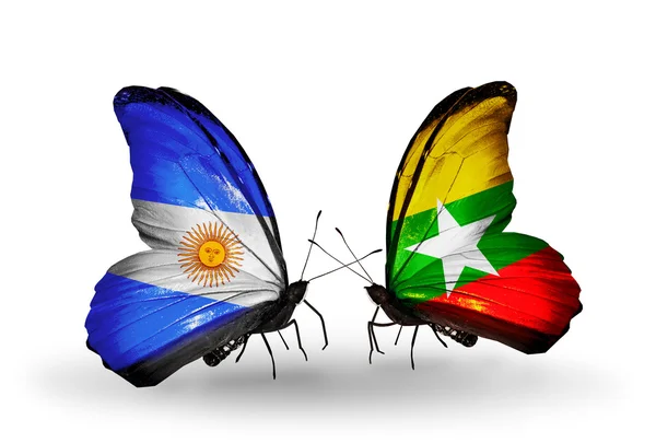 Kelebek kanatları üzerinde Arjantin ve myanmar bayrağı ile — Stok fotoğraf