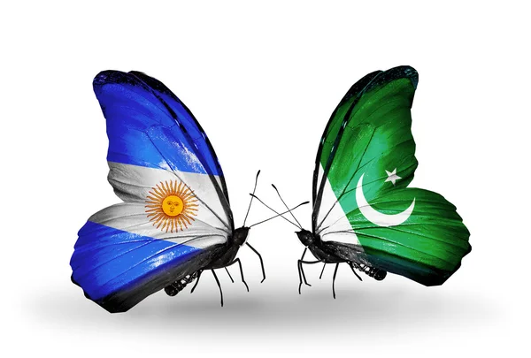 Vlinders met Argentinië en pakistan vlaggen op vleugels — Stockfoto