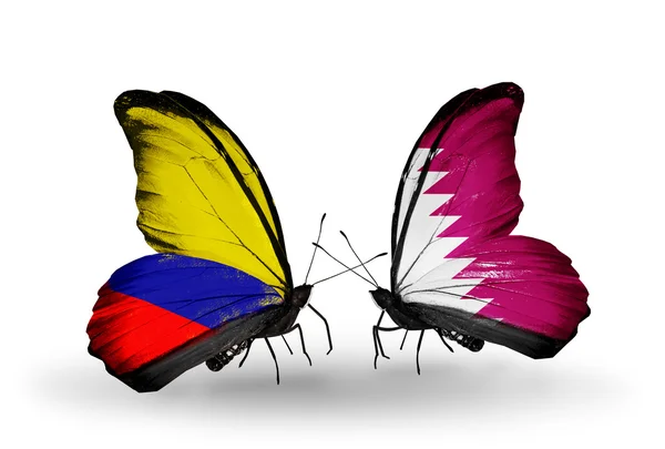 蝴蝶翅膀上的哥伦比亚和卡塔尔国旗 — 图库照片