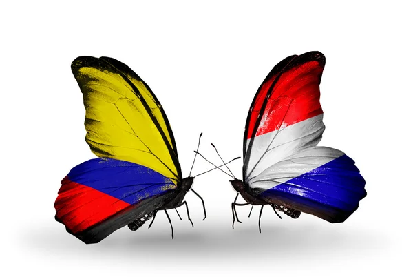 Mariposas con banderas de Colombia y Holanda en alas — Foto de Stock