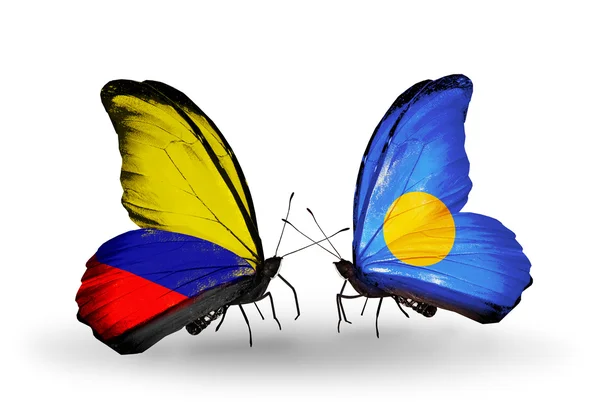 Mariposas con banderas de Columbia y Palau en alas — Foto de Stock