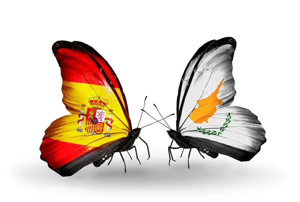 Mariposas con banderas de España y Chipre en alas — Foto de Stock