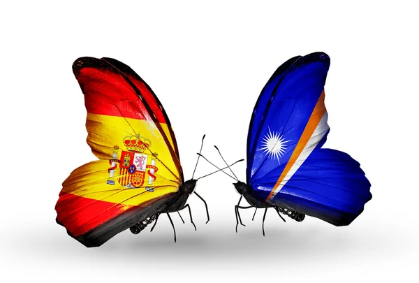 Schmetterlinge mit spanischen und marshalischen Flaggen auf Flügeln — Stockfoto